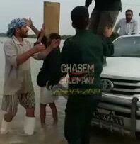 حاج قاسم سلیمانی در میان سیل زدگان thumbnail