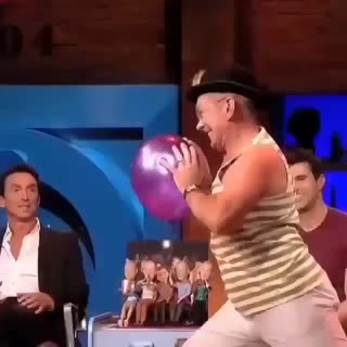 نمایش جالب با بادکنک