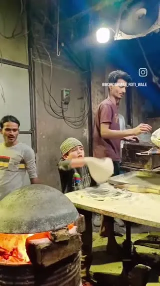 نانوای با مهارت عالی در پیاده روی اربعین ۱۴۰۵