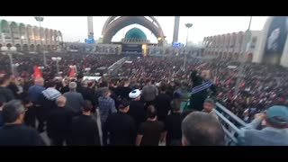 گوشه ای از جمعیت مردم خونخواه رهبر شهید در مصلی شنبه ۱۳ تیر ۱۴۰۵